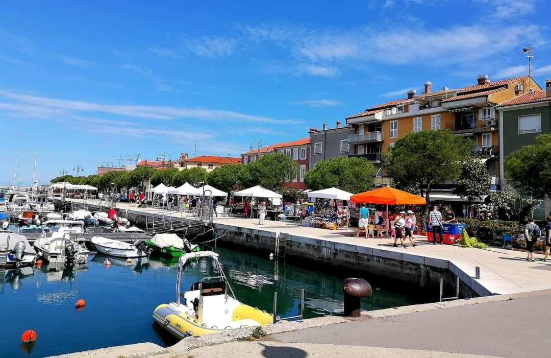 Apartmaji Soncek Izola Esterno foto
