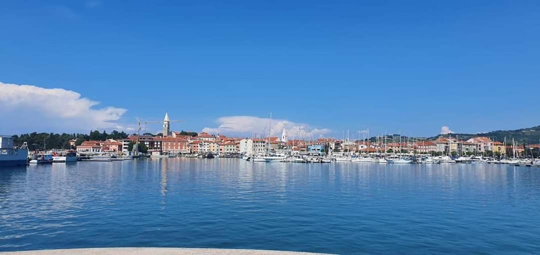 Apartmaji Soncek Izola Esterno foto