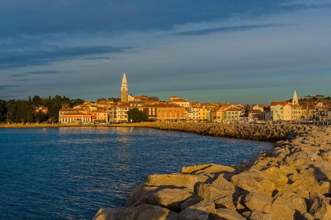 Apartmaji Soncek Izola Esterno foto