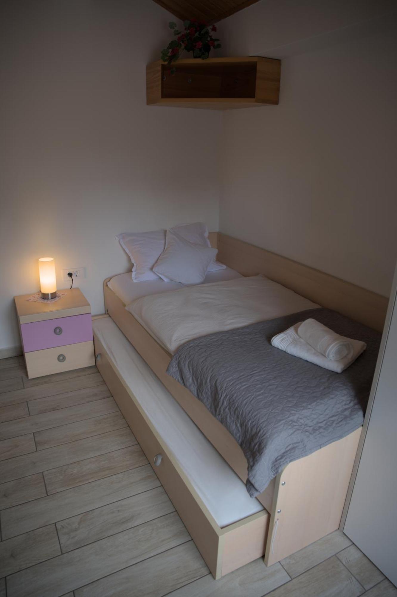 Apartmaji Soncek Izola Esterno foto