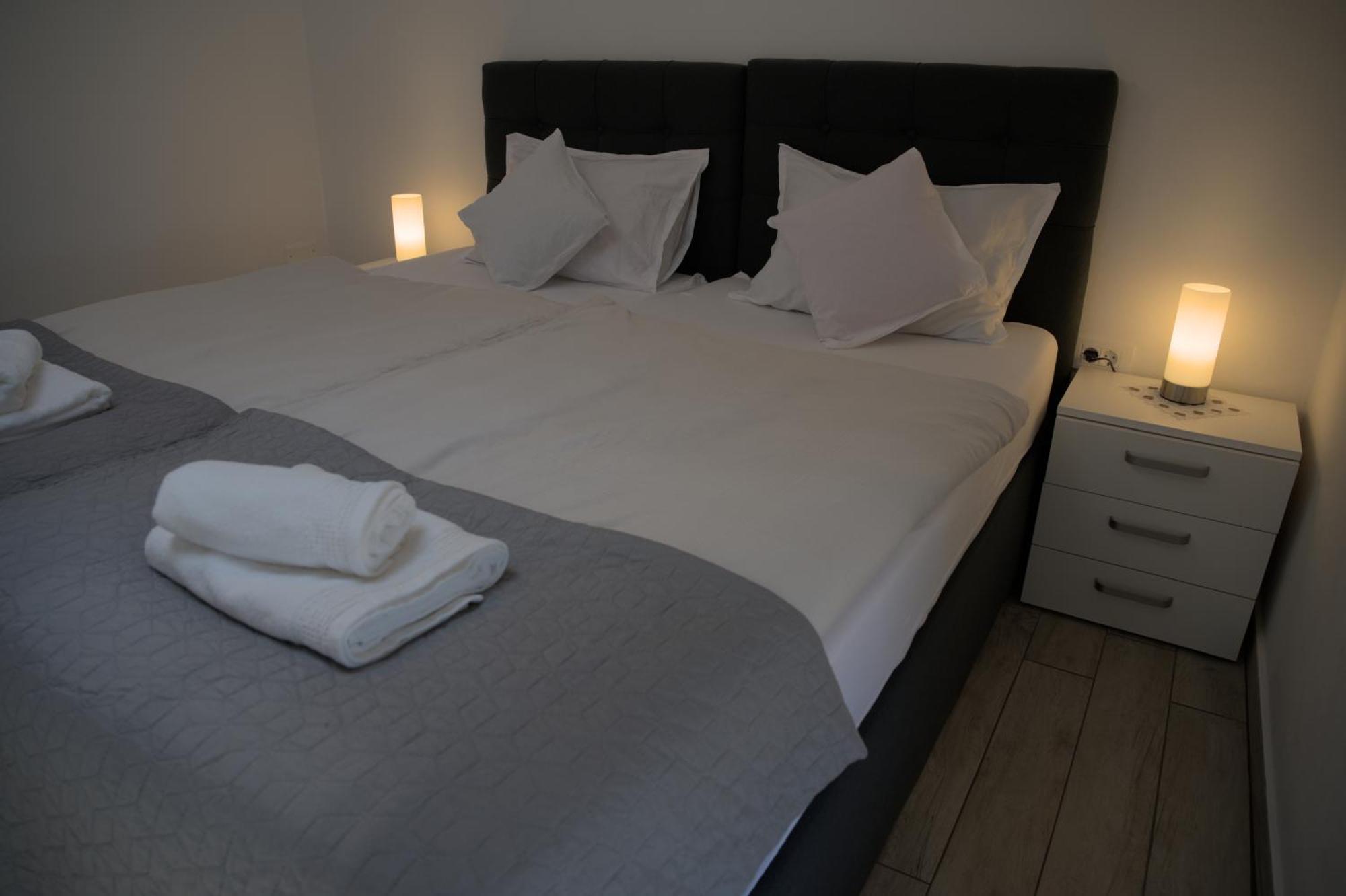 Apartmaji Soncek Izola Esterno foto