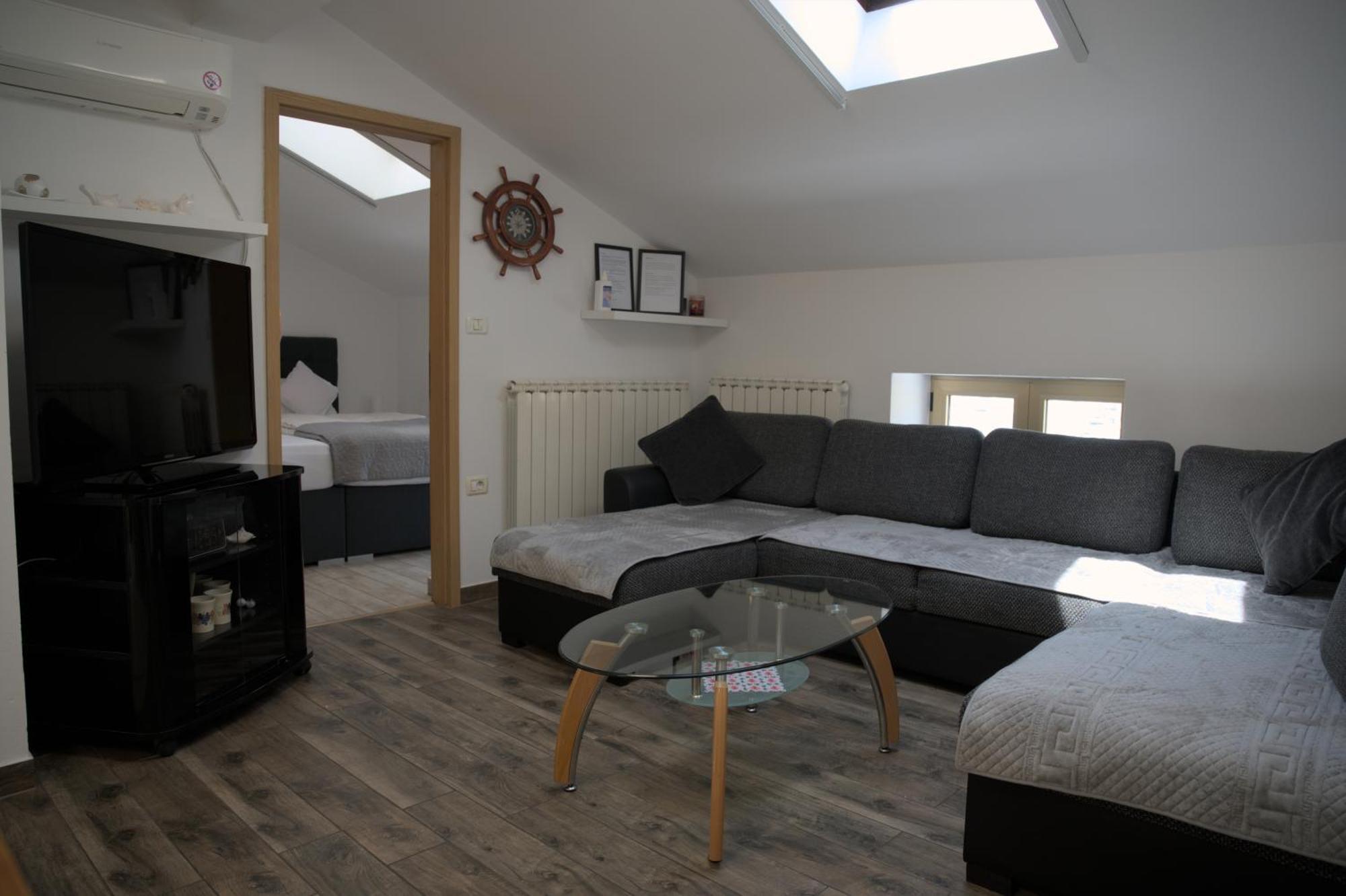 Apartmaji Soncek Izola Esterno foto