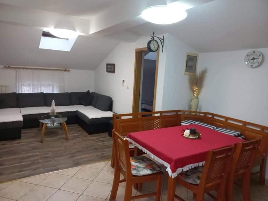 Apartmaji Soncek Izola Esterno foto