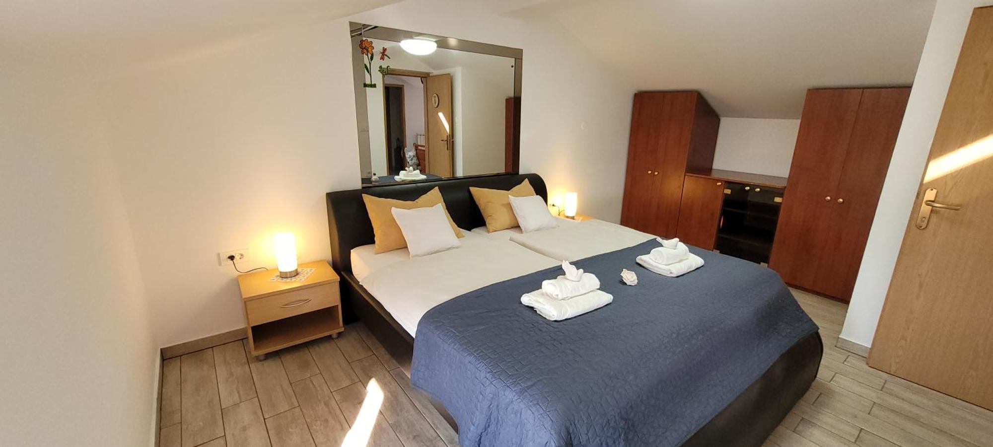 Apartmaji Soncek Izola Esterno foto