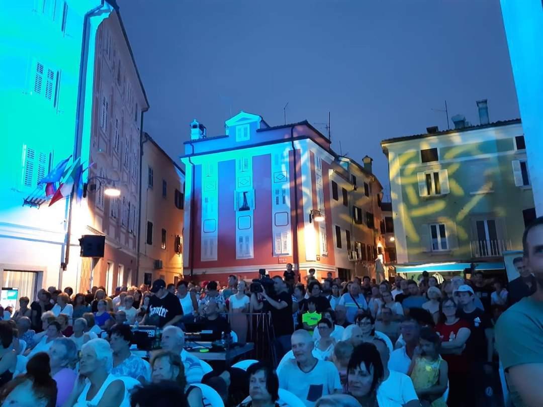 Apartmaji Soncek Izola Esterno foto