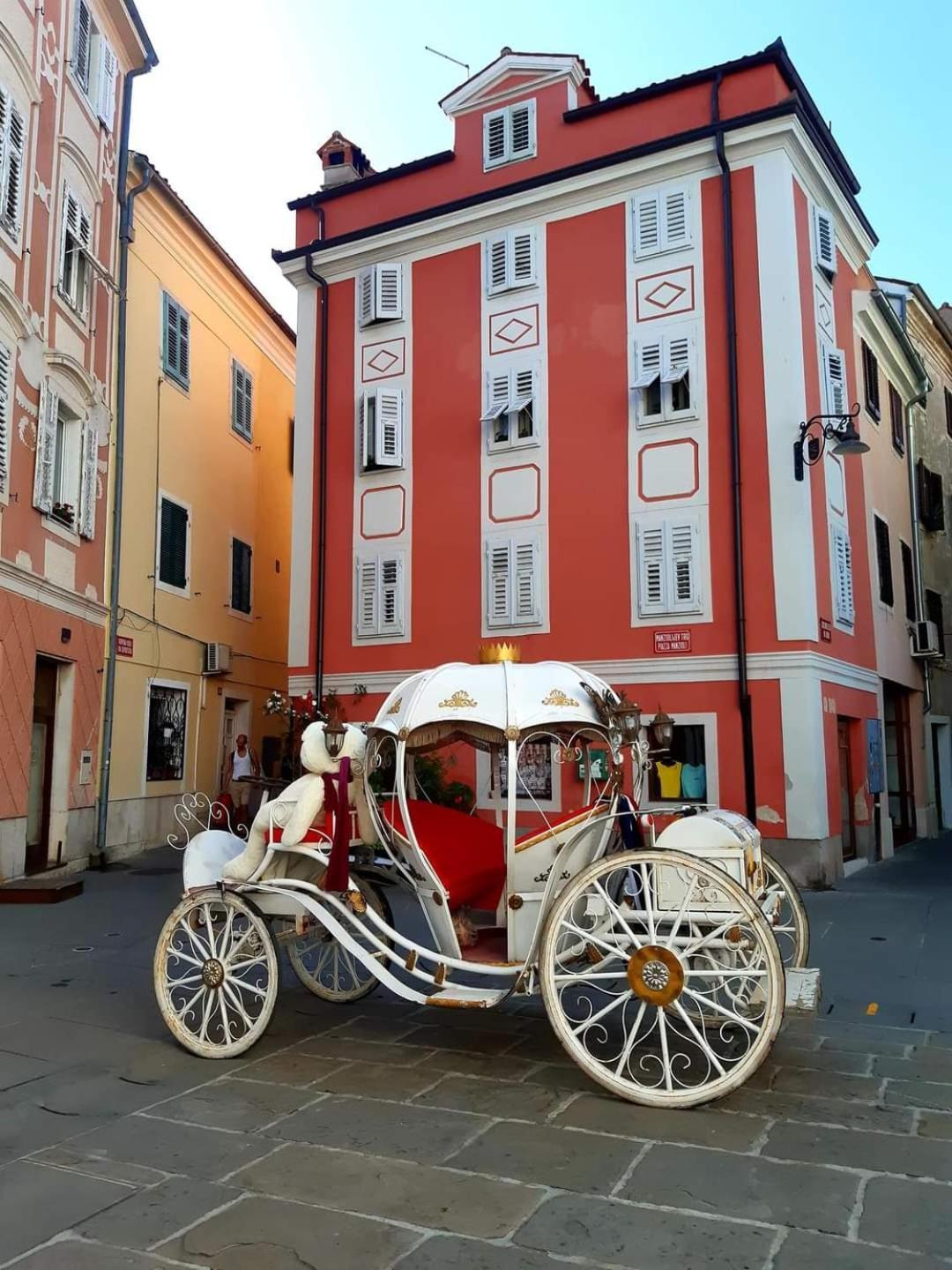 Apartmaji Soncek Izola Esterno foto