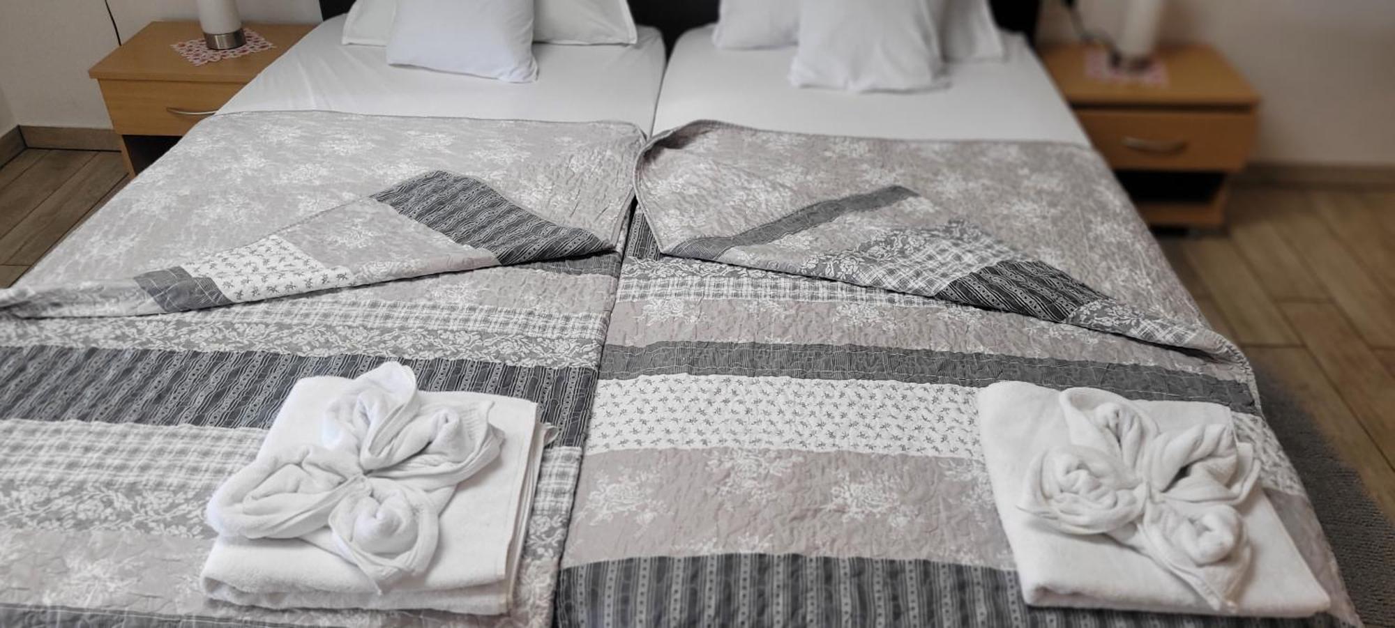 Apartmaji Soncek Izola Esterno foto
