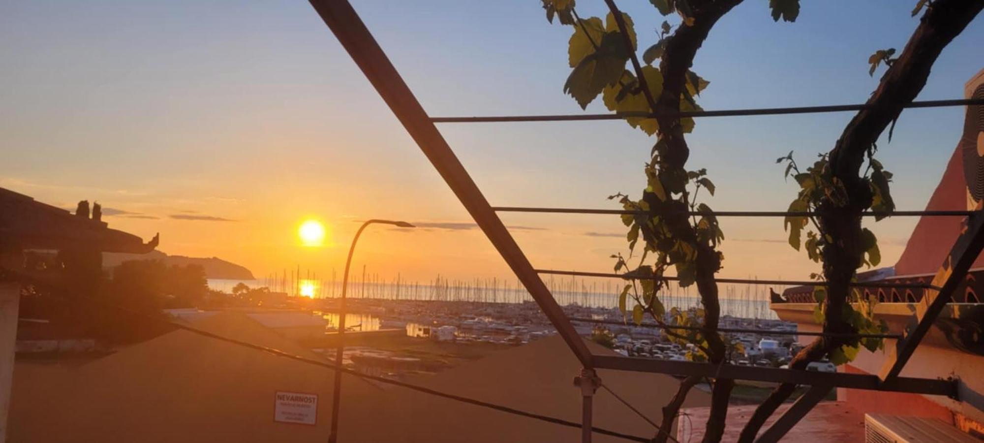 Apartmaji Soncek Izola Esterno foto