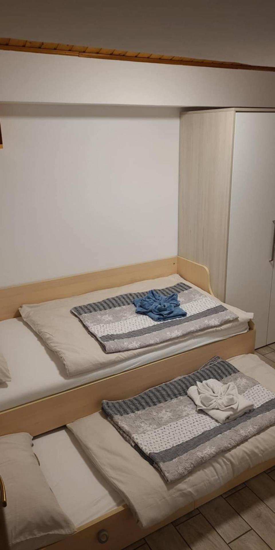 Apartmaji Soncek Izola Esterno foto